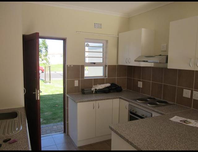 2 BEDROOM PROPERTY TO RENT IN STELLENDALE